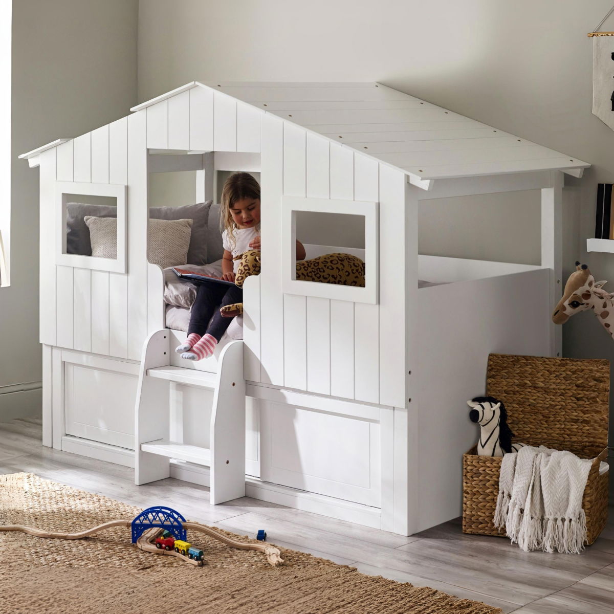 Acorn Treehouse Midsleeper